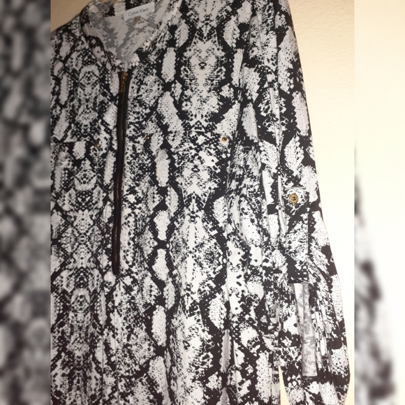 Calvin Klein Python-Print Zip-Front Top/Grey Snake - Picture 5 of 8